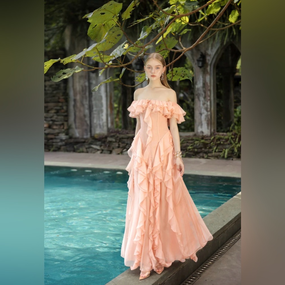 21SIX
Elisabeth Peach Fuzz Silk Ruffles Dress